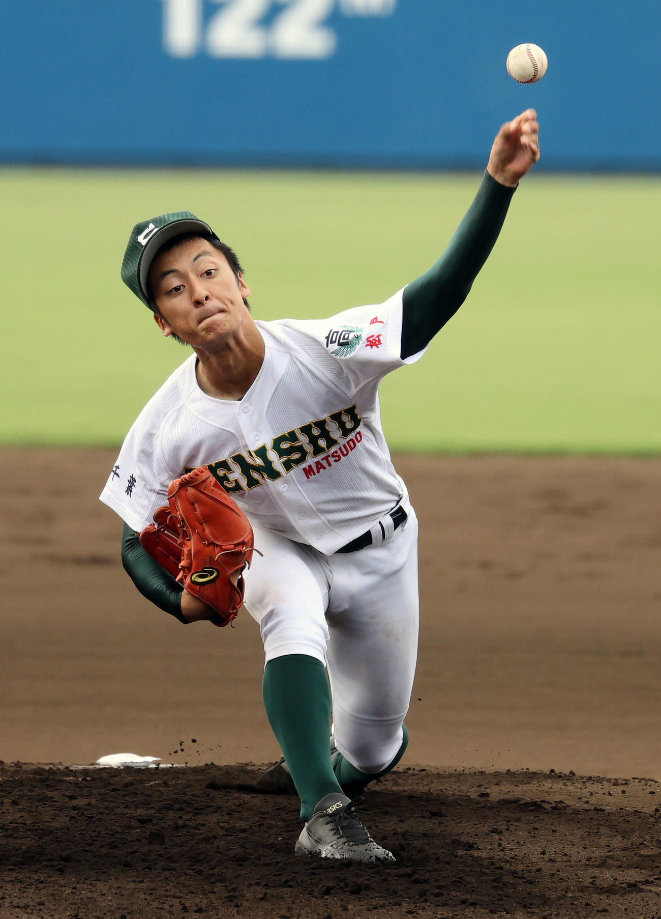 専大松戸対木更津総合　先発し力投する専大松戸・西村（撮影・鈴木正人）