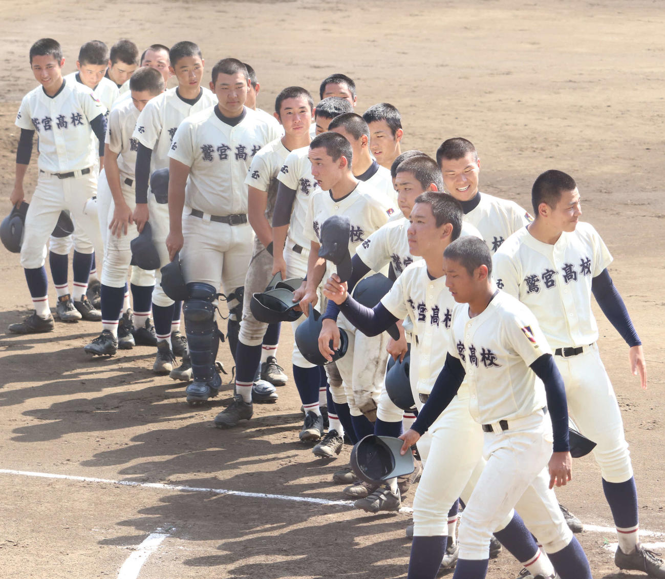 鷲宮対昌平　試合に敗れて引き上げる鷲宮の選手たち（撮影・湯本勝大）