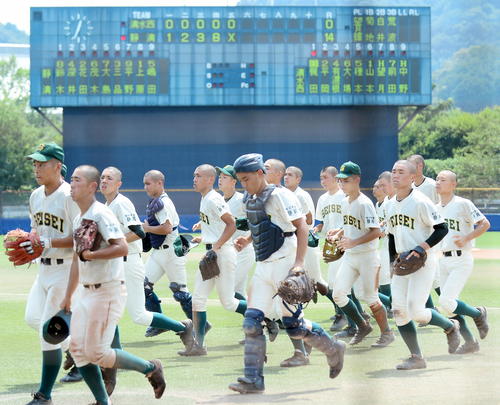 静清2戦連続コールド勝ち、人工芝熟知強い打球意識 - 高校野球写真