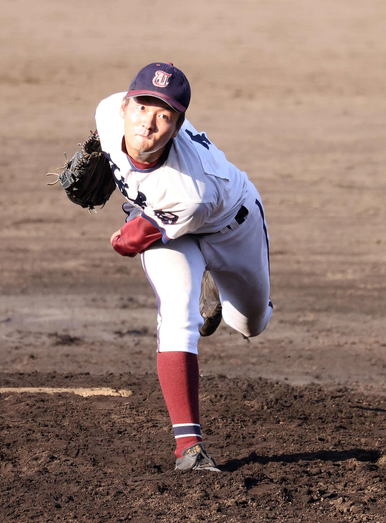 星槎国際湘南対桐光学園　力投する桐光学園・安達（撮影・鈴木正人）