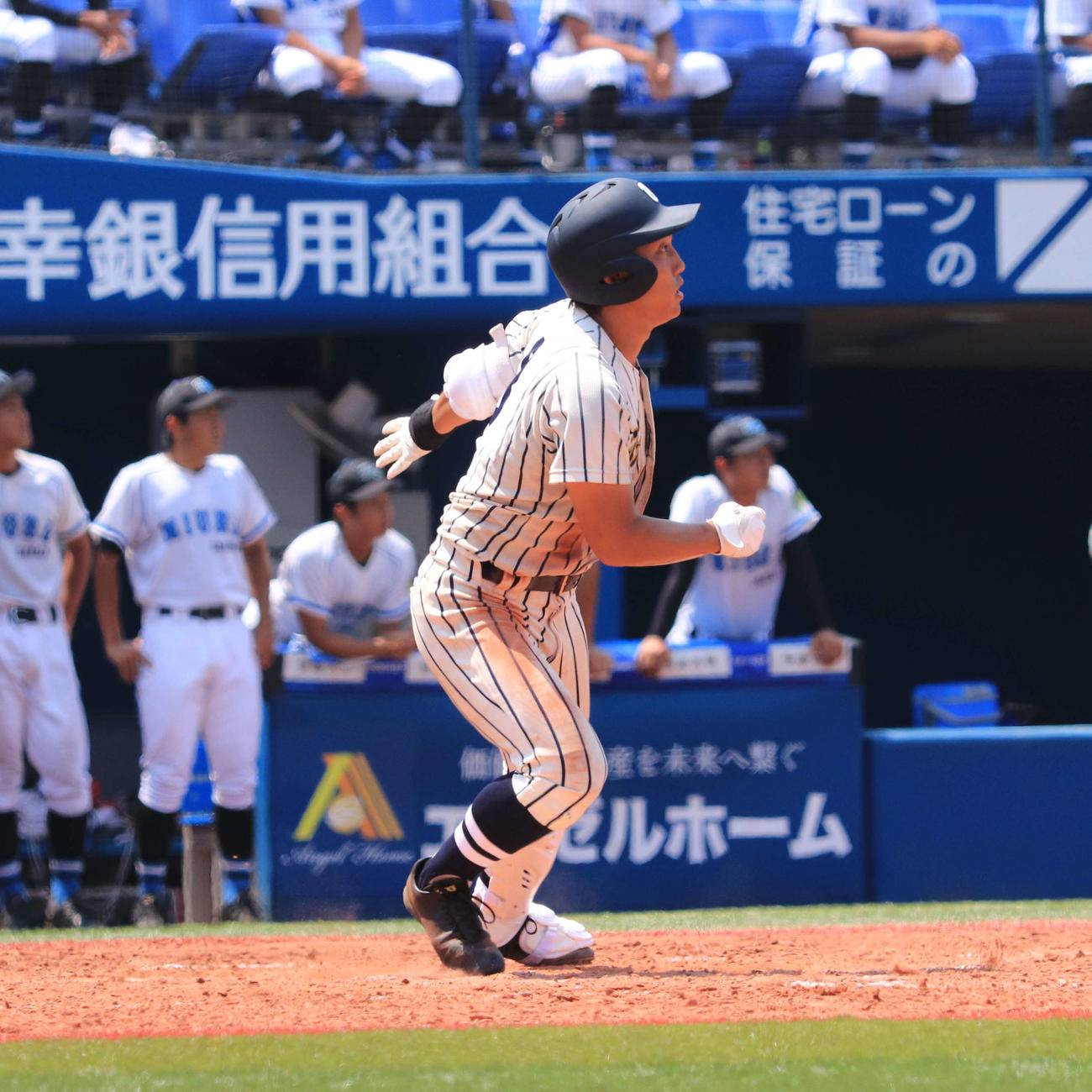 東海大相模対三浦学苑　8回表東海大相模、無死1塁から左中間に2ラン本塁打を放つ鵜沼（撮影・小早川宗一郎）