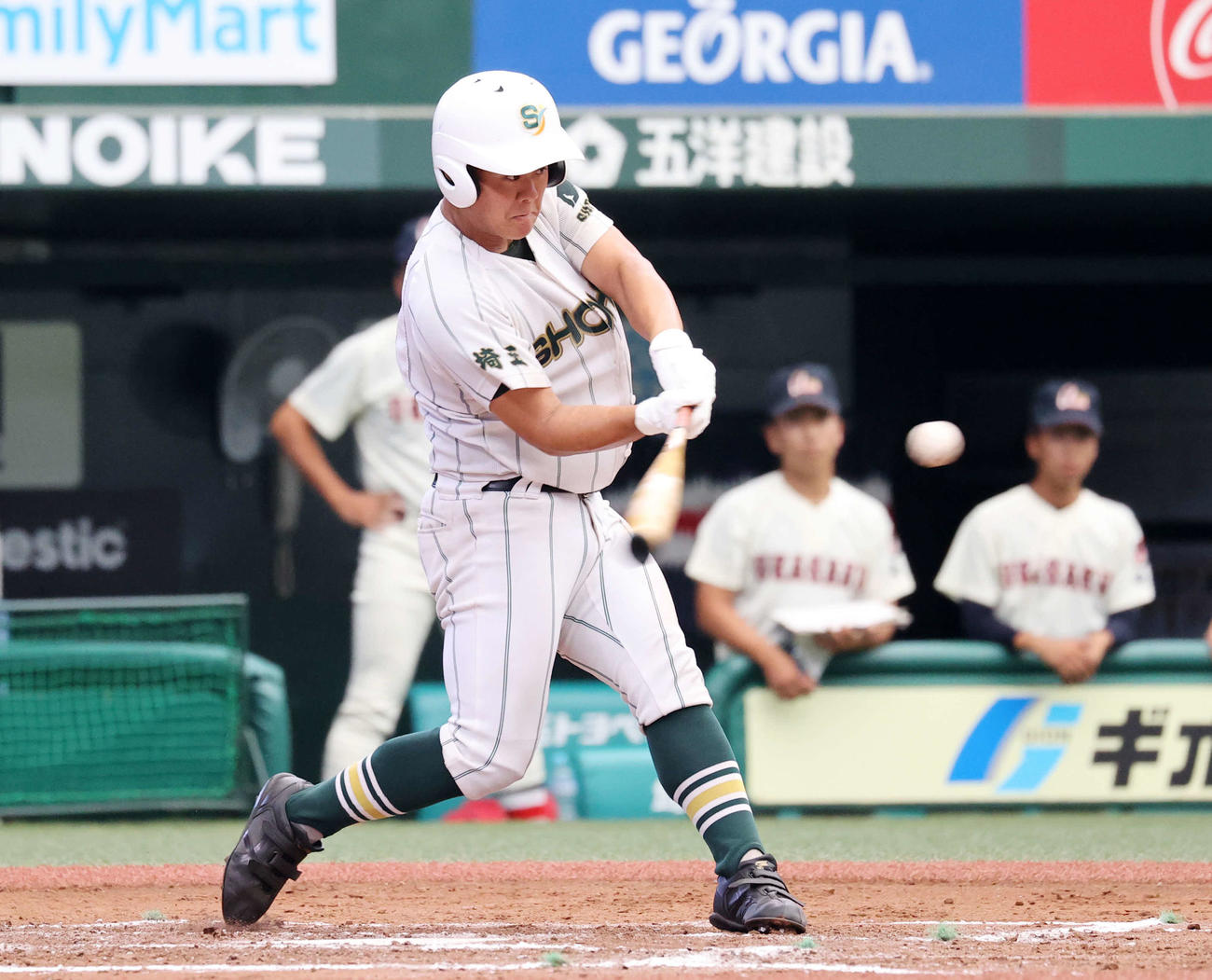 昌平対浦和学院　9回表昌平2死一塁、吉野哲は左越え本塁打を放つ（撮影・鈴木正人）