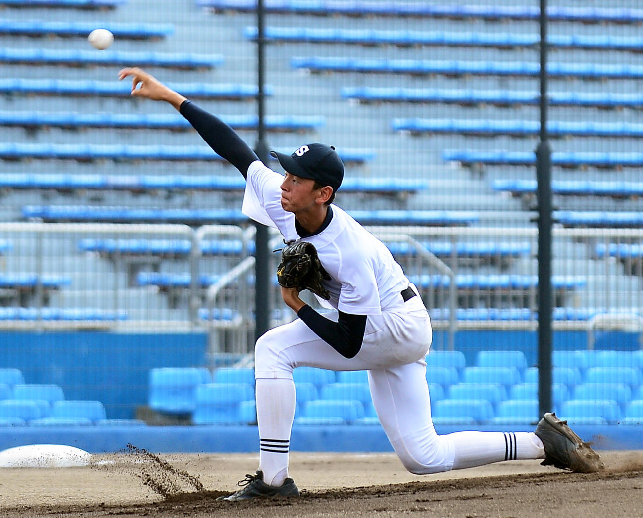 8回4安打1失点と好投した静岡・高須（撮影・前田和哉）