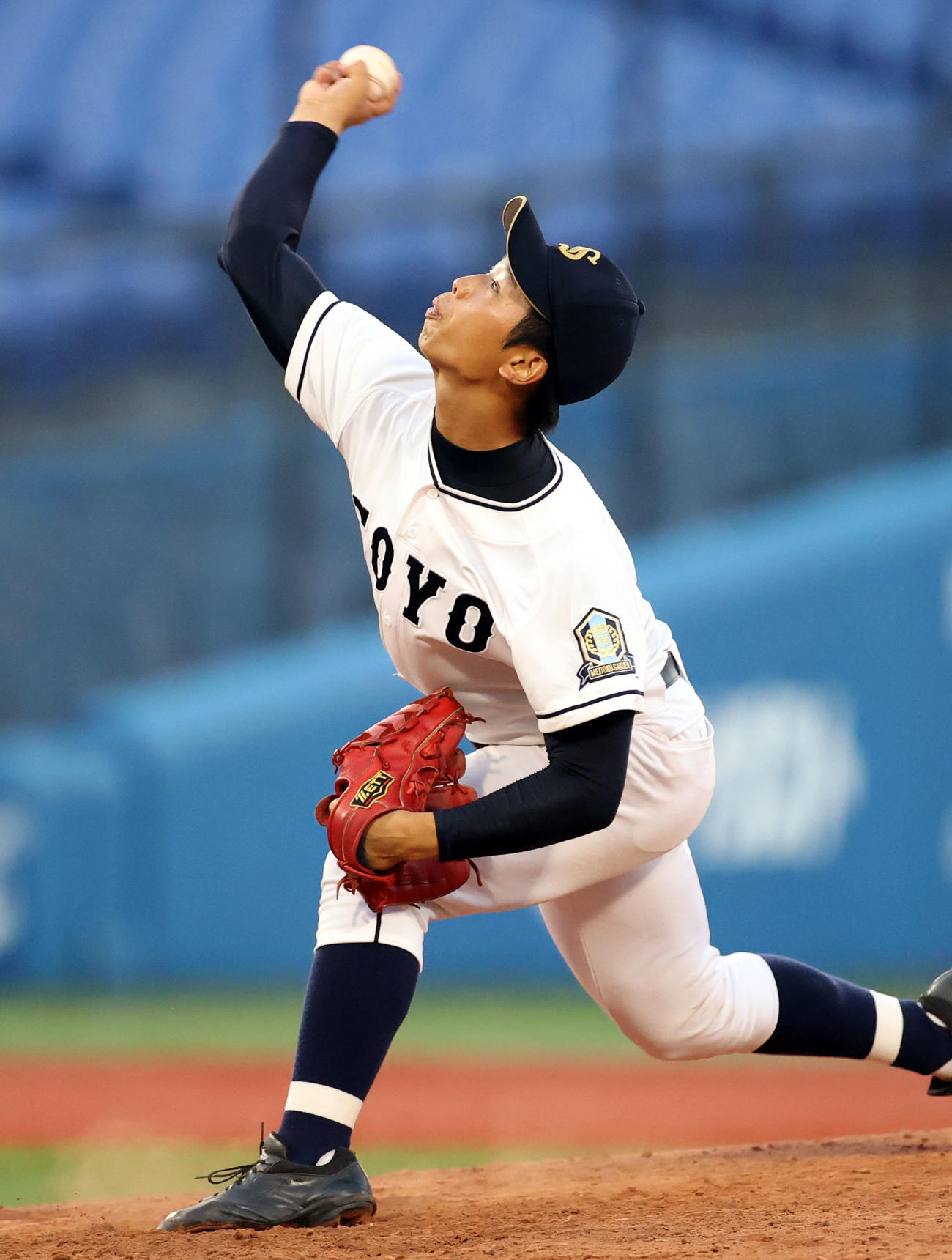 東海大相模対相洋　8回表、2死満塁から登板する相洋・本田（撮影・狩俣裕三）