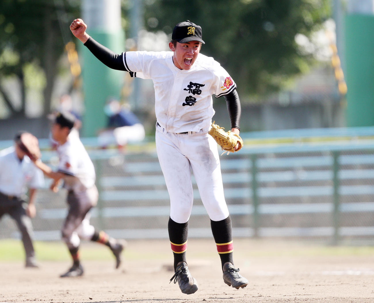 福島対福島東　ガッツポーズで勝利を喜ぶ福島・団原（撮影・野上伸悟）