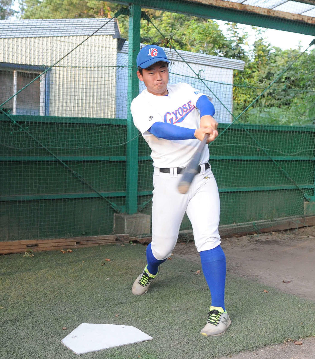 打撃練習で長距離砲に磨きをかける荒木
