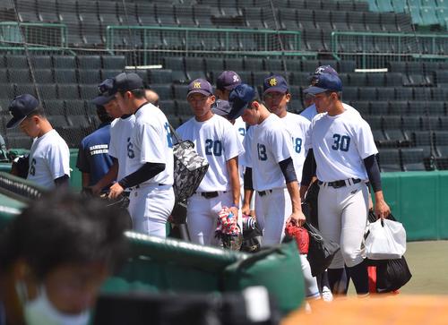 プロ志望高校生合同練習 ベンチ入りする選手たち(撮影・上田博志)
