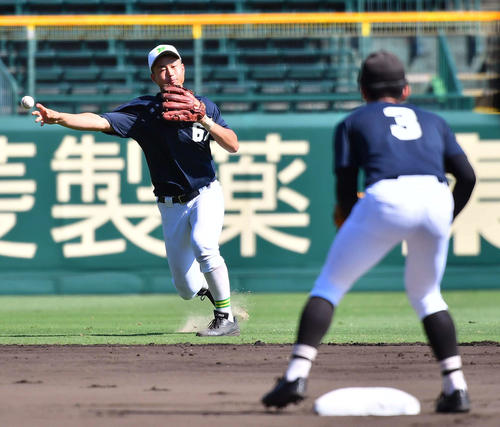 プロ志望高校生合同練習 シートノックを受ける米子東・岡本大翔(撮影・上田博志)