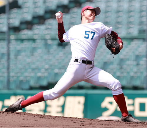 プロ志望高校生合同練習会　登板するルーテル学院・則次叡之投手（撮影・清水貴仁）