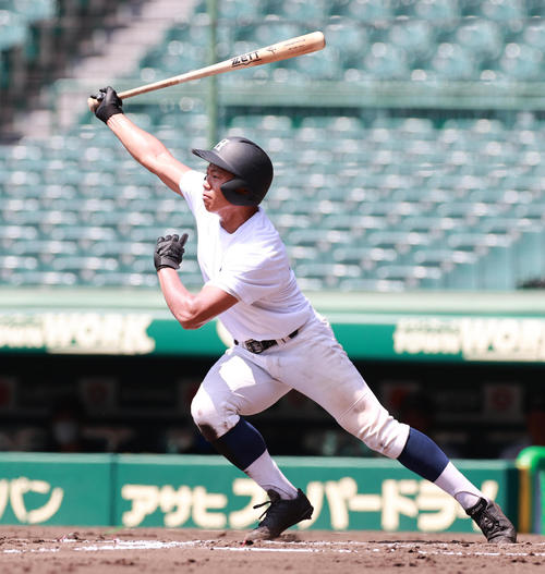 プロ志望高校生合同練習会　2打席にも右中間へ二塁打を放つ広島商・寺本聖一（撮影・清水貴仁）