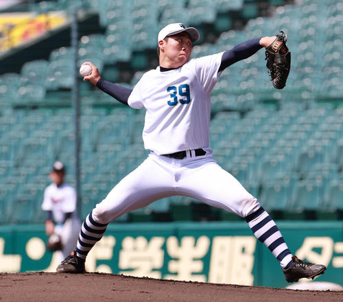 プロ志望高校生合同練習会　登板する武田・久保田大斗投手（撮影・清水貴仁）