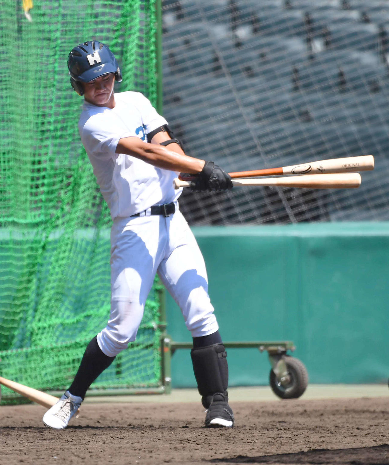 打撃練習をする龍谷大平安・奥村真大（撮影・上田博志）