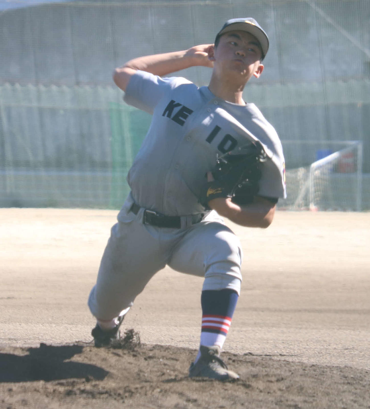 アレセイア湘南対慶応湘南藤沢　5回1死満塁から2番手で登板した慶応湘南藤沢・田上（撮影・湯本勝大）