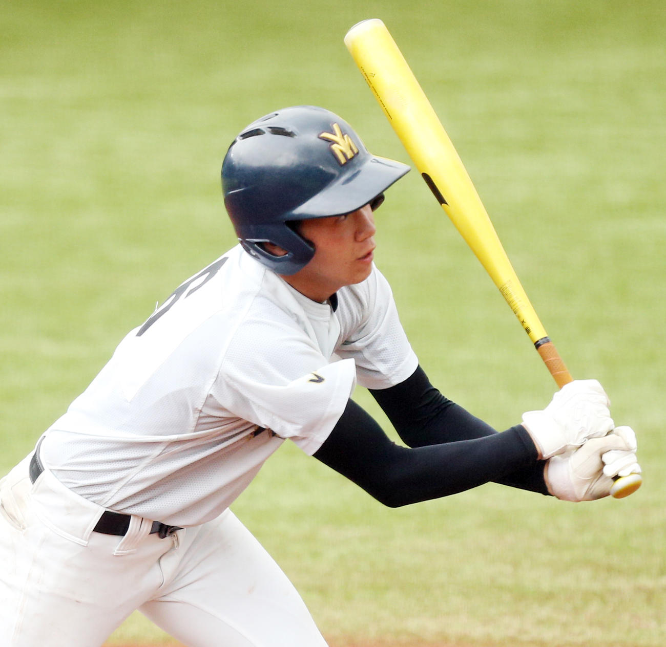 湯本対いわき海星　5回表湯本無死三塁、中前適時打を放つ安斎（撮影・野上伸悟）