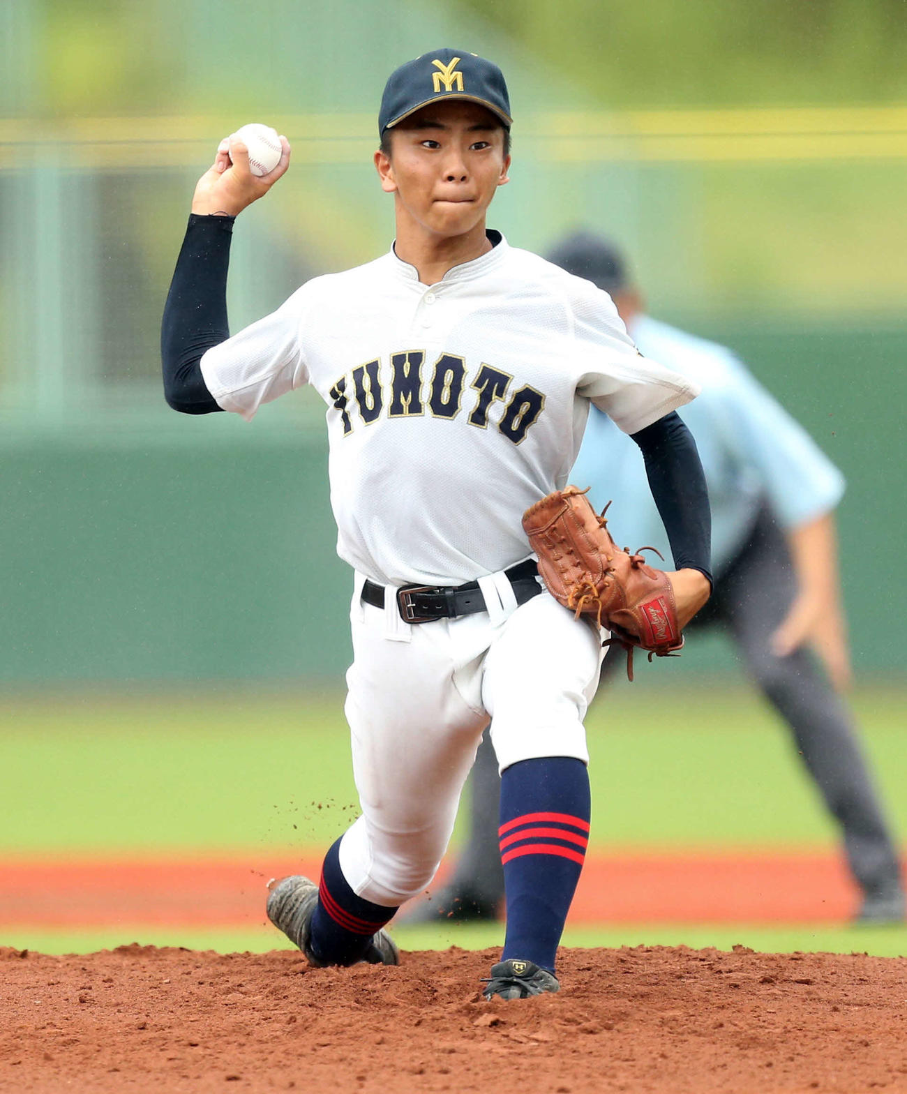 力投する湯本・吉田（撮影・野上伸悟）