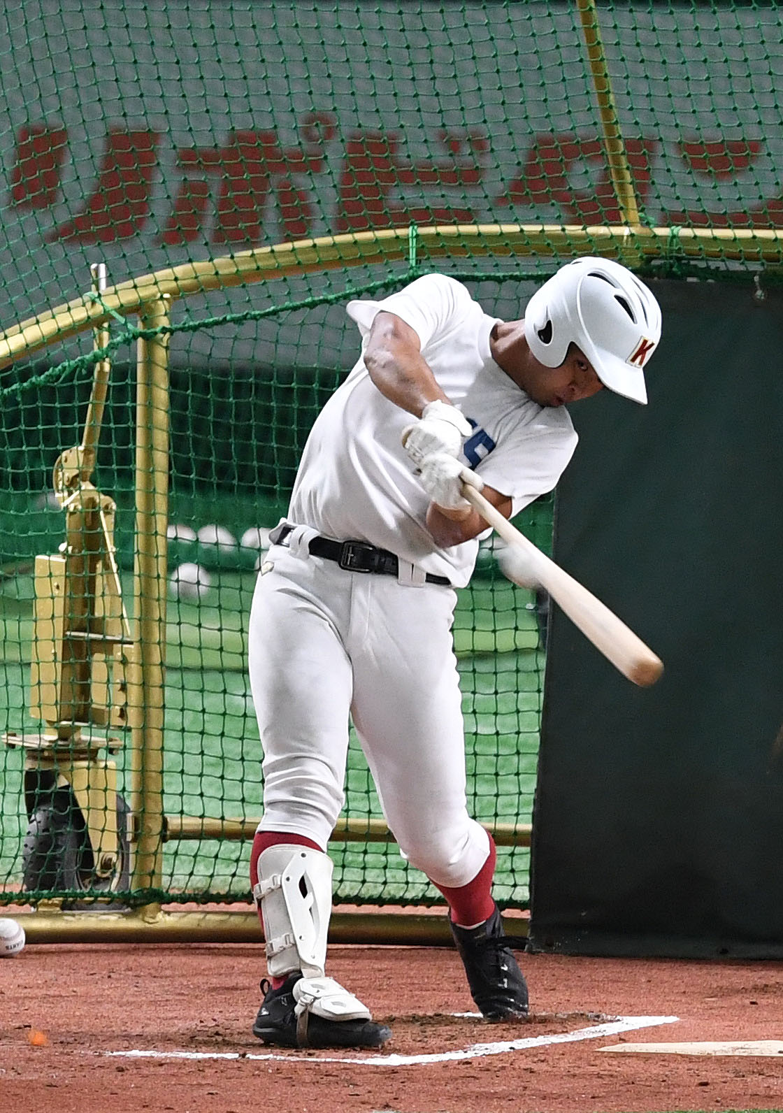 フリー打撃で快音を響かせる春日部共栄・平尾（撮影・横山健太）