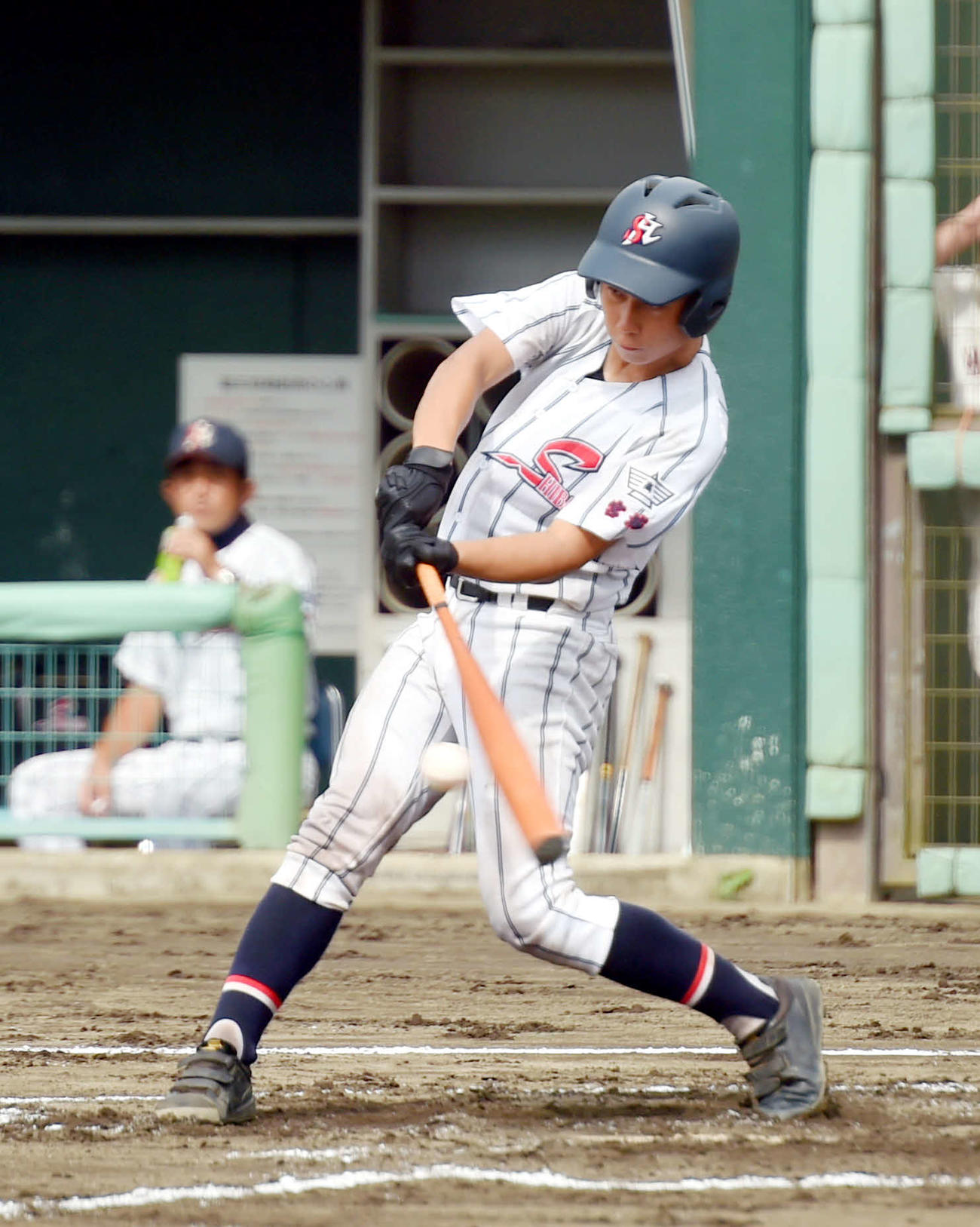 白石対柴田　1回、先制の中前適時打を放つ柴田・舟山