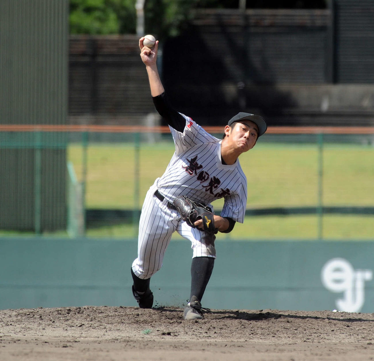 投では9回3失点、打では3安打5打点と活躍した磐田東の冨田
