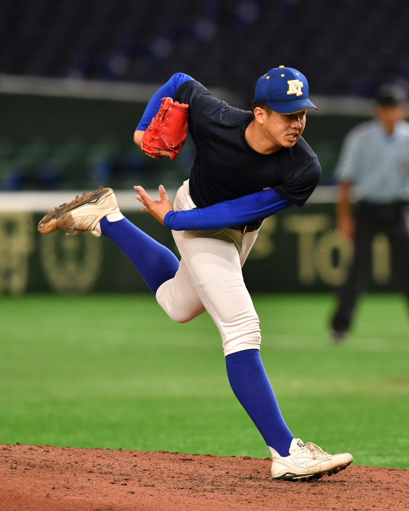 シート打撃に登板する高崎健康福祉大高崎・下（撮影・柴田隆二）