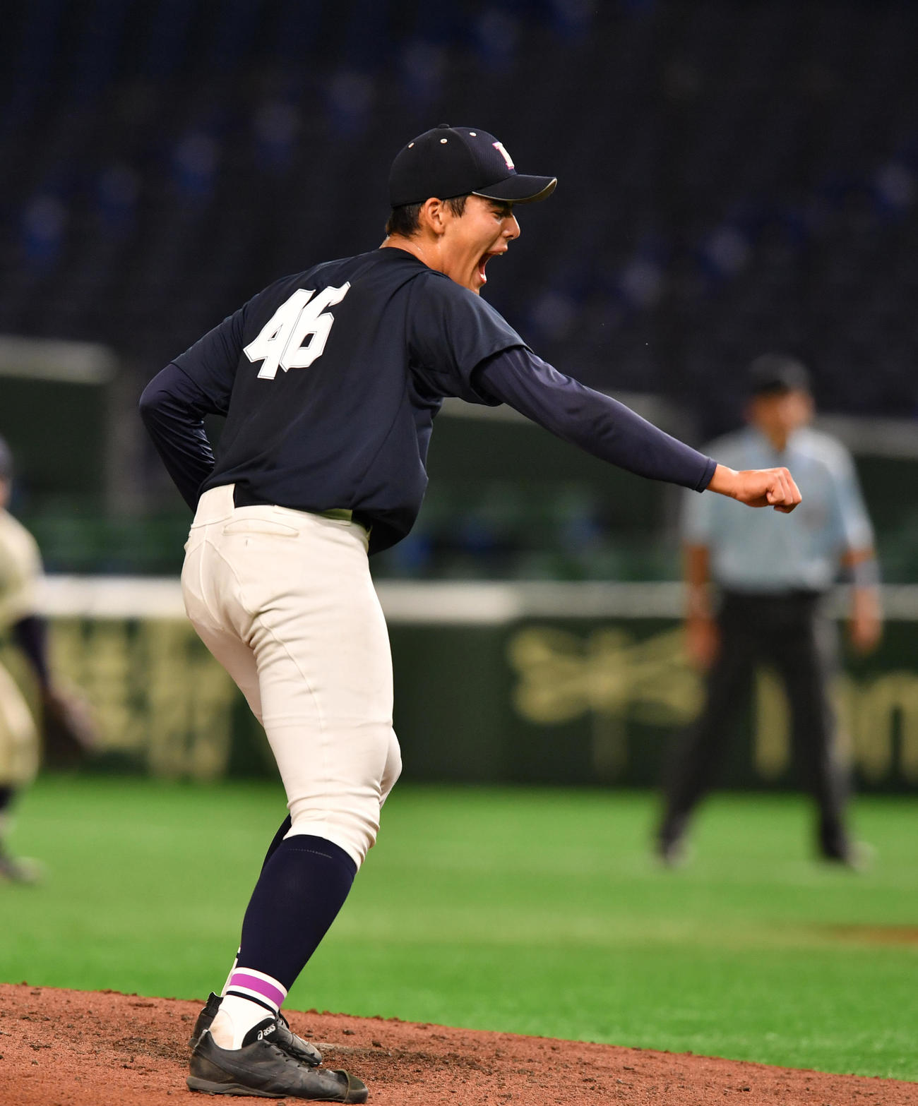 シート打撃に登板した国学院栃木・シャピロ　マシュー一郎は147キロを出しほえる（撮影・柴田隆二）