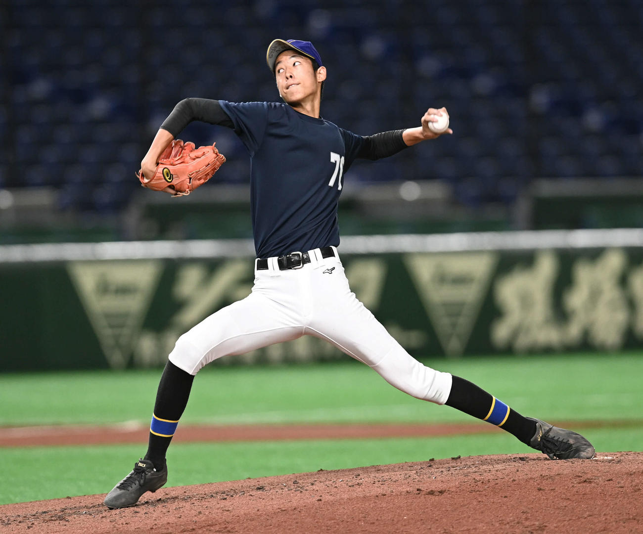 シート打撃で登板する浜松湖北・北沢（撮影・山崎安昭）