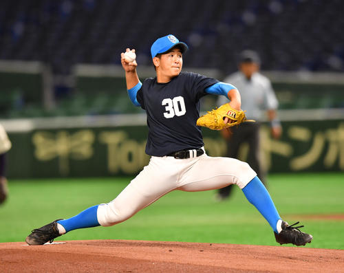 シート打撃に登板する蓮田松韻・矢崎（撮影・柴田隆二）