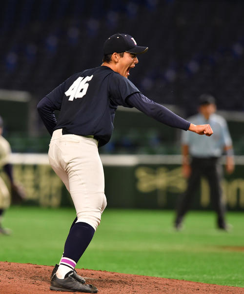 シート打撃に登板した国学院栃木・シャピロ　マシュー一郎は147キロを出しほえる（撮影・柴田隆二）