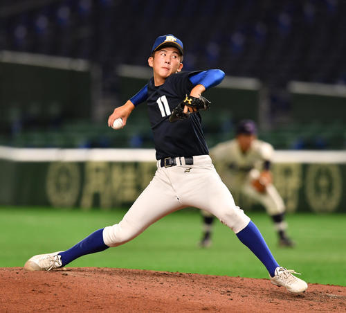 シート打撃に登板する高崎健康福祉大高崎・鈴木（撮影・柴田隆二）