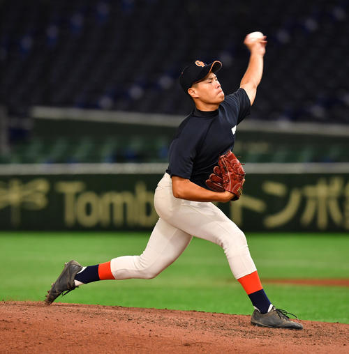 シート打撃に登板する学法福島・辻垣（撮影・柴田隆二）
