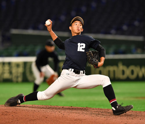 シート打撃に登板する関東学園大付・西浜（撮影・柴田隆二）