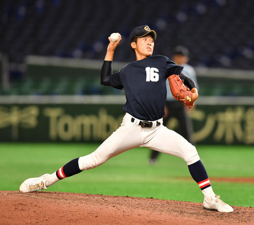 シート打撃に登板する千葉学芸・小芝（撮影・柴田隆二）