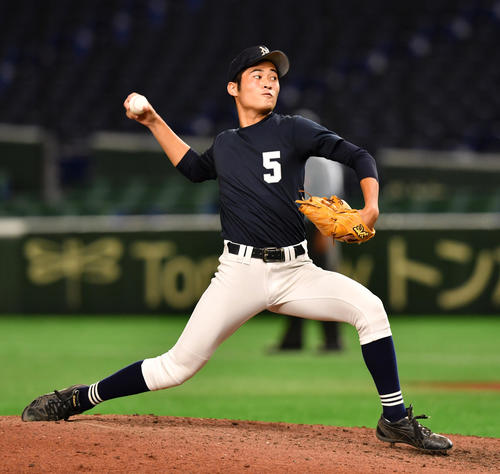 シート打撃に登板する足立西・野里（撮影・柴田隆二）