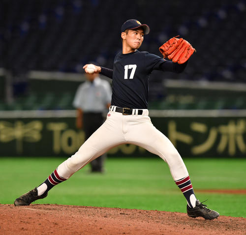 シート打撃に登板する東京実・佐藤（撮影・柴田隆二）
