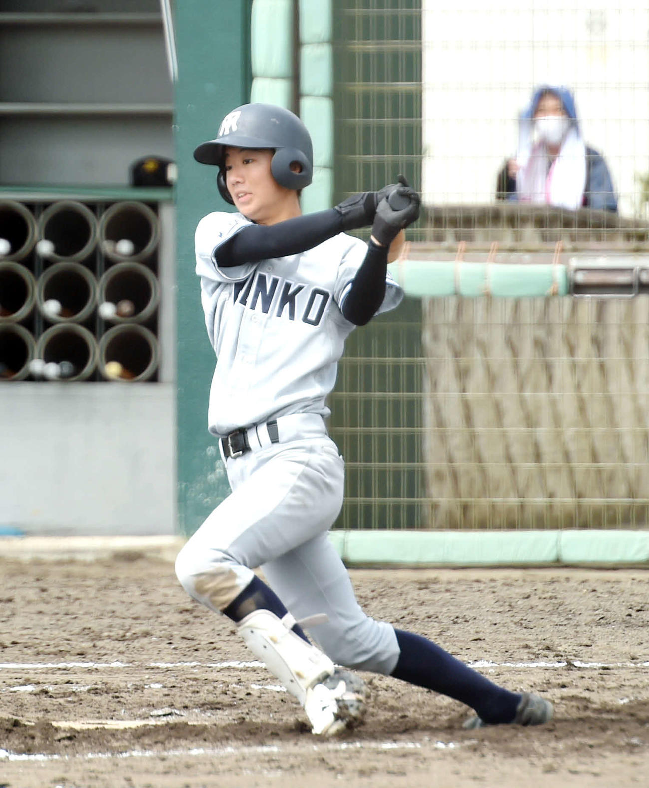 白石工対宮城工　7回裏宮城工2死、左前打を放つ竹野（撮影・相沢孔志）