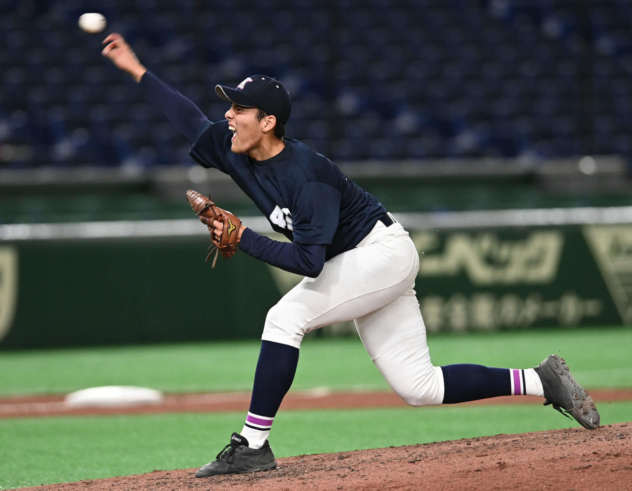 シート打撃で登板する国学院栃木・シャピロ（撮影・山崎安昭）