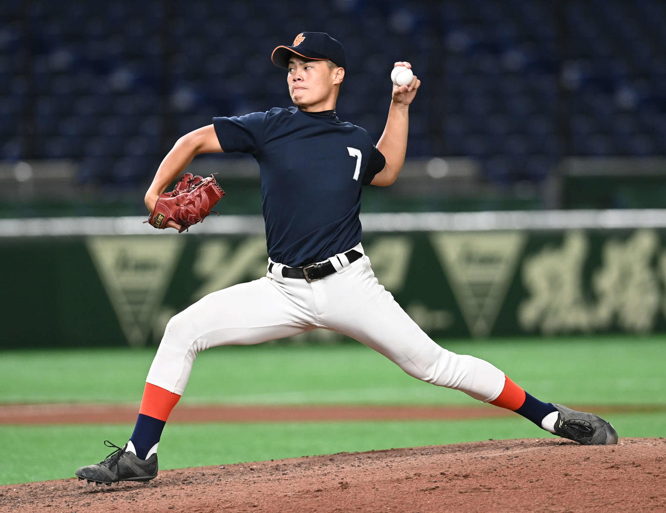 シート打撃に登板する学法福島・辻垣（撮影・山崎安昭）