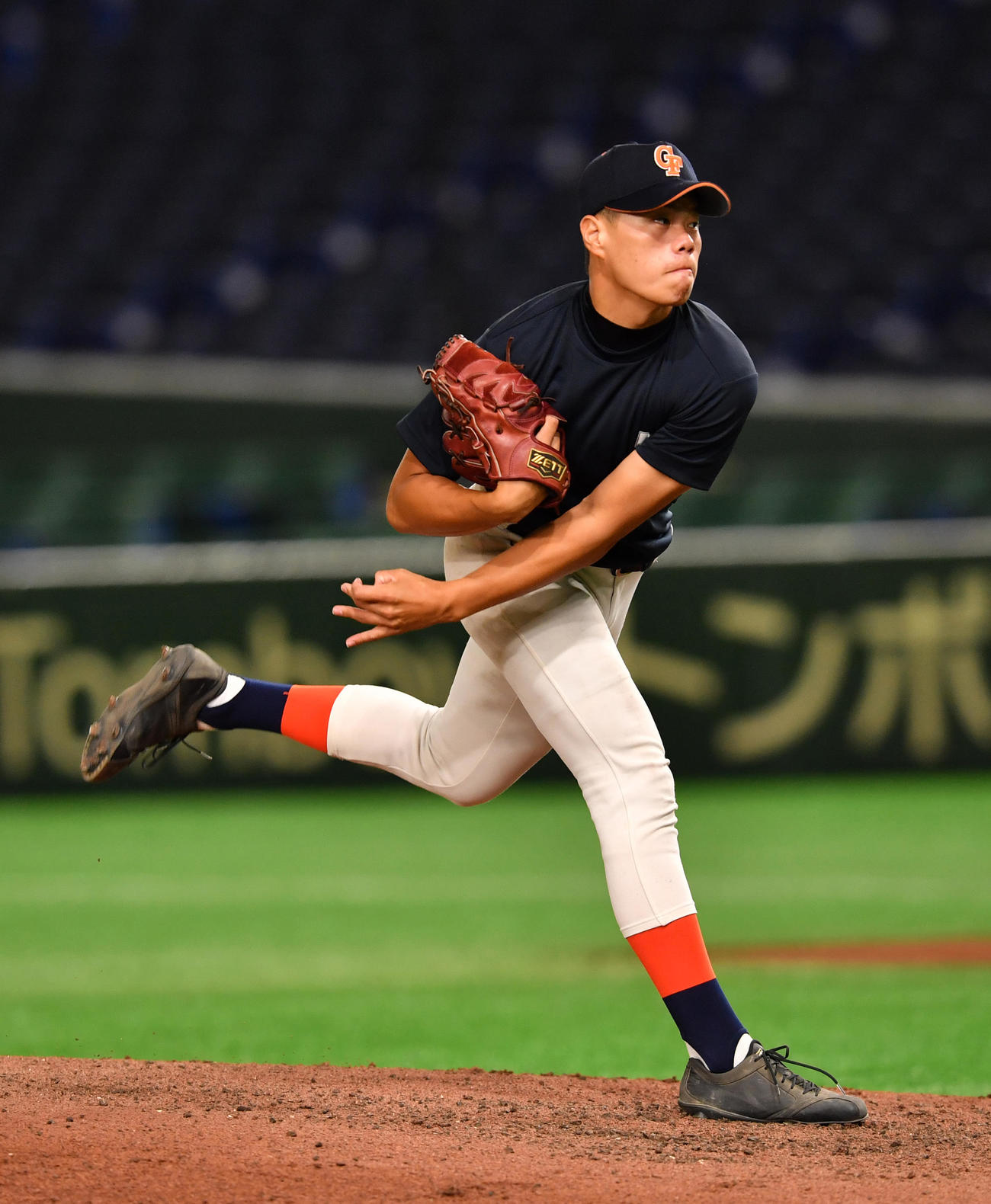 シート打撃に登板する学法福島・辻垣（撮影・柴田隆二）