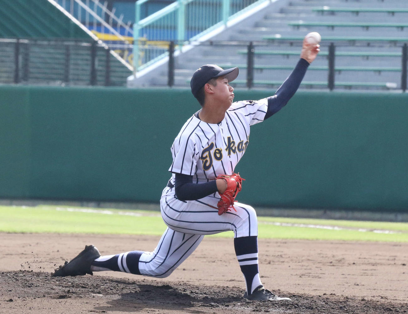 札幌丘珠対東海大札幌　力投する東海大札幌先発の門別（撮影・浅水友輝）