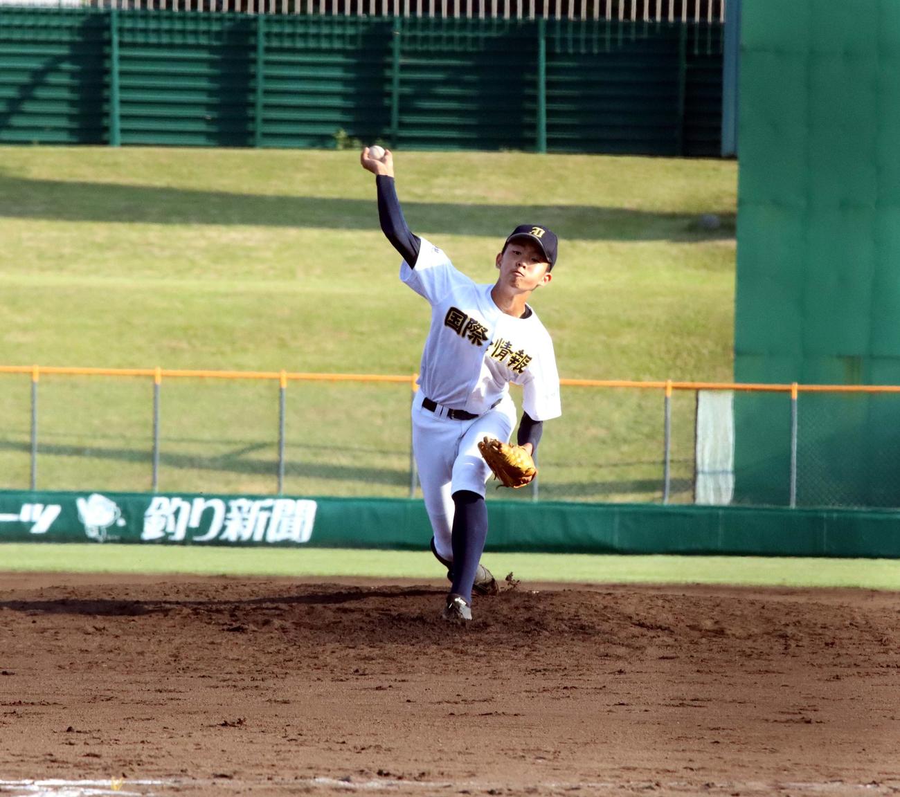 札幌国際情報対札幌新川　8回から2番手で登板し2回3安打1失点の札幌国際情報・平川（撮影・永野高輔）