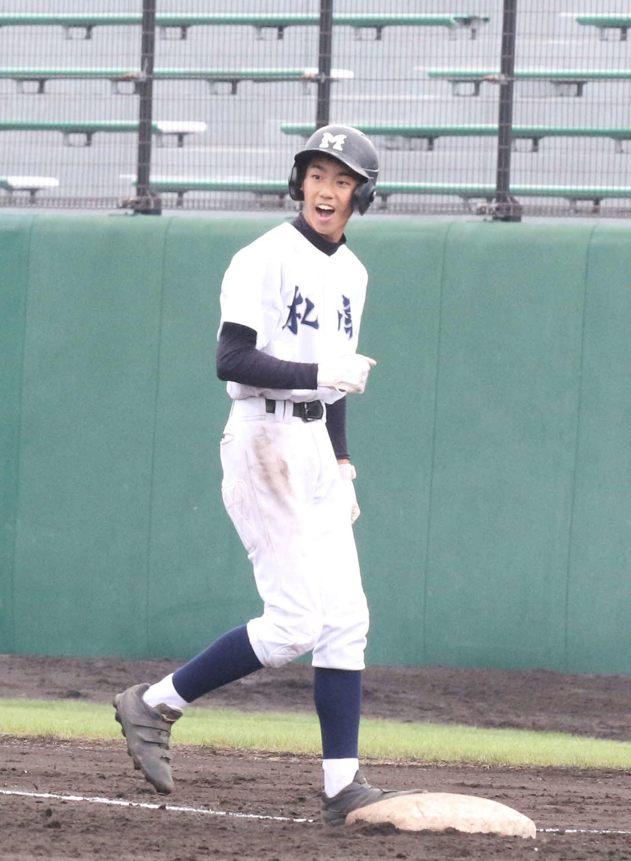 札幌清田対札幌南　4回裏札幌南2死満塁、水野は勝ち越しの右前2点適時打を放つ（撮影・浅水友輝）