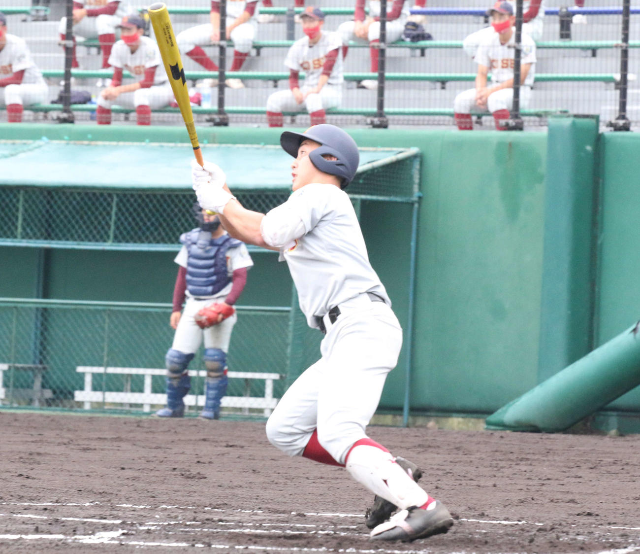 札幌光星対石狩南　1回表札幌光星2死三塁、左翼フェンスに直撃する先制適時二塁打を放つ山岸（撮影・浅水友輝）