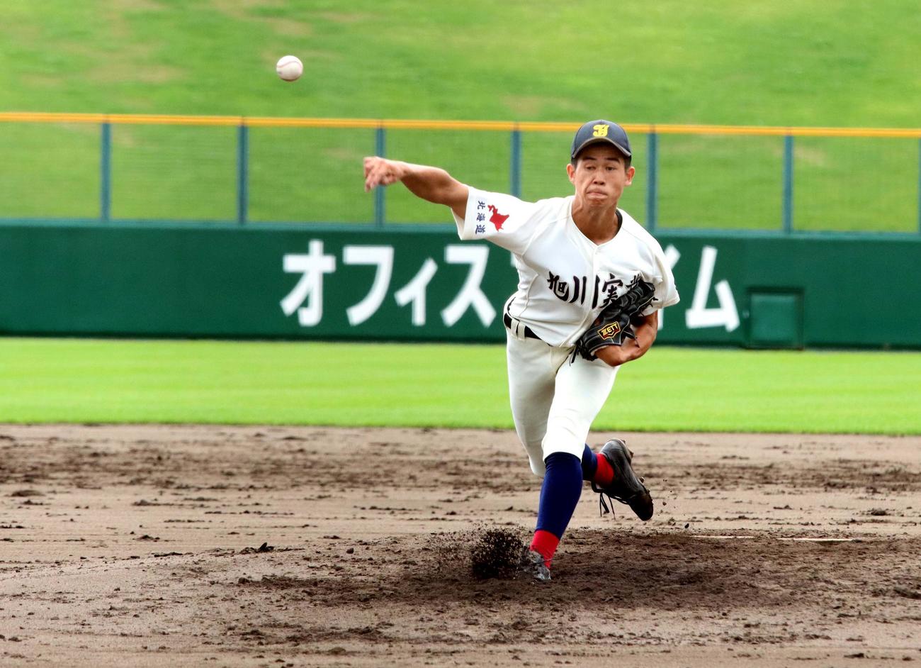 留萌対旭川実　先発し4回2／3を1失点、8奪三振と好投げした旭川実エース田中（撮影・永野高輔）