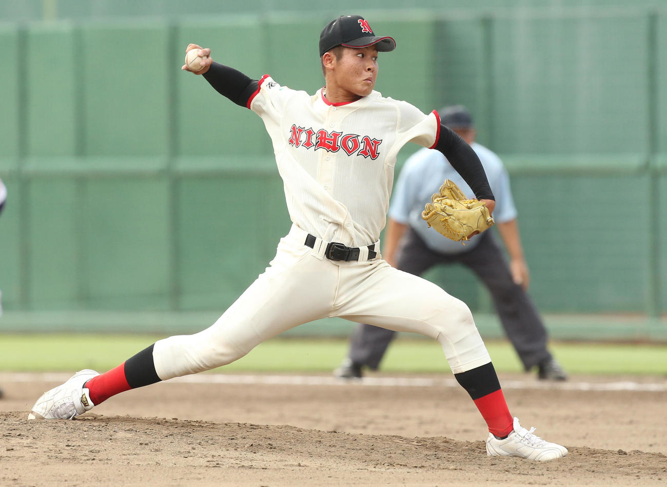 日大東北対安積　力投する日大東北・吉田（撮影・野上伸悟）
