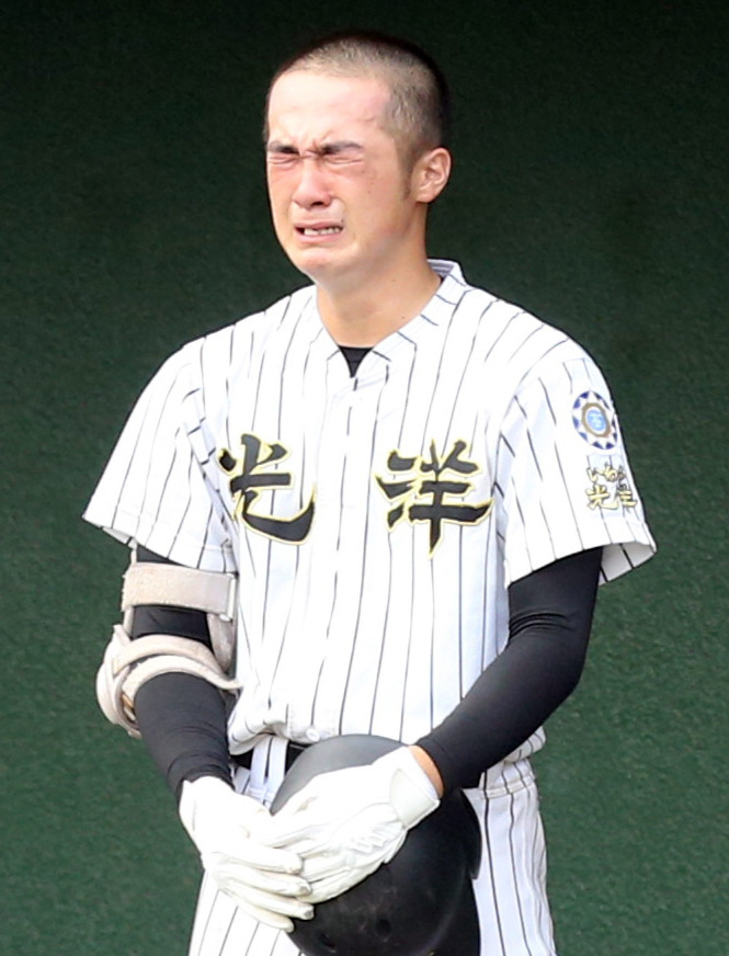 泣きじゃくる、いわき光洋・青木主将