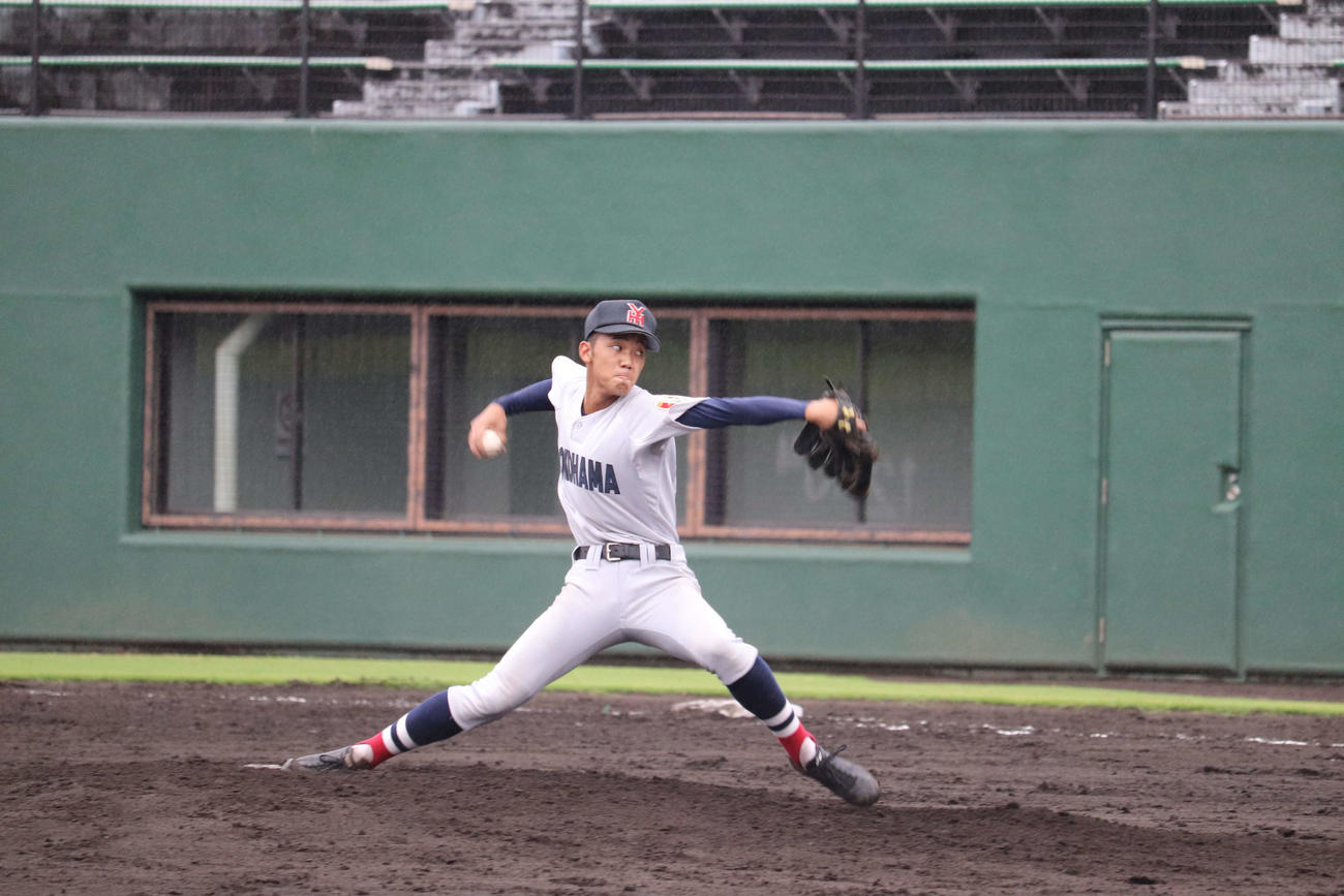 横浜対向上　横浜、1安打完封で勝利した山田（撮影・保坂淑子）