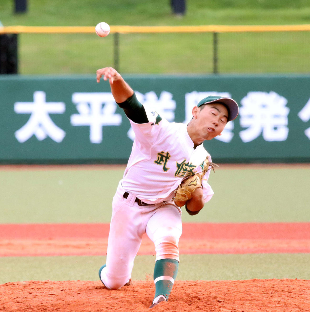 4安打2失点14奪三振で完投した武修館エース倉（撮影・永野高輔）