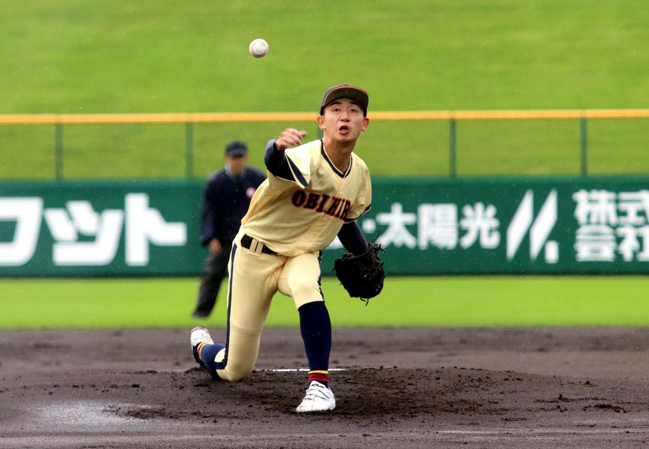 清水対帯広農　先発し3回無安打無失点、4奪三振の帯広農・三浦投手（撮影・永野高輔）
