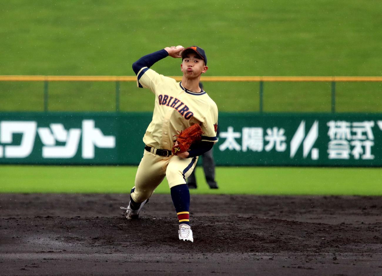 清水対帯広農　4回から2番手で登板し2回無安打無失点、4奪三振の帯広農・武藤投手（撮影・永野高輔）