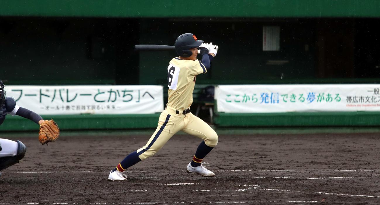 清水対帯広農　3安打5打点の活躍でチームをけん引した帯広農の佐伯主将（撮影・永野高輔）
