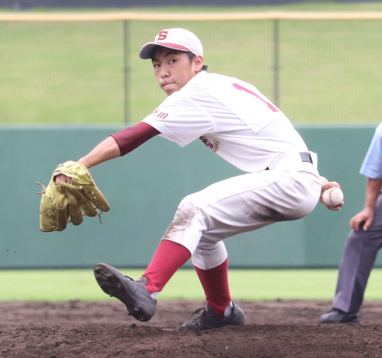 白山対相模原中教校　先発し、力投する相模原中教校・遠藤（撮影・湯本勝大）